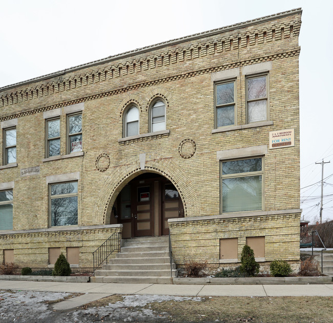 Walker Row in Milwaukee, WI - Building Photo - Building Photo