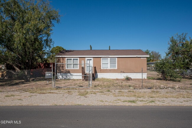 property at 421 Tulum Dr