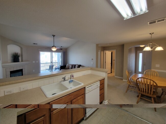 4755 Hahns Peak Dr, Unit 201 in Loveland, CO - Foto de edificio - Building Photo