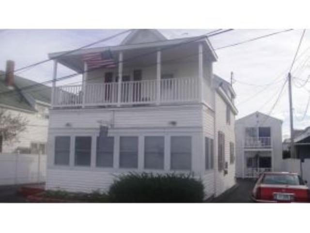 17 F St in Hampton, NH - Building Photo