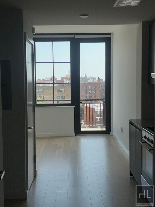 NORTHERN BOULEVARD in Queens, NY - Building Photo