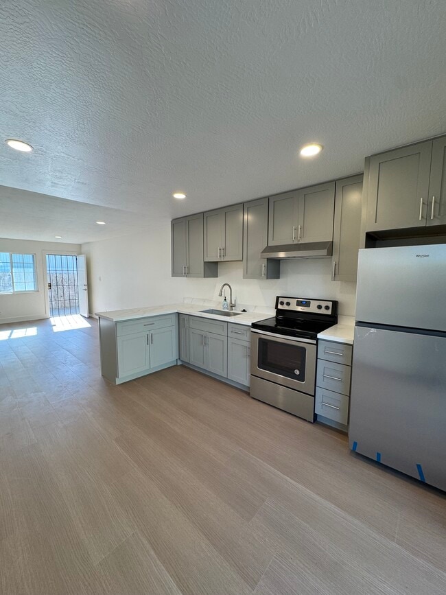 27104 Belvedere Ct, Unit 2 in Hayward, CA - Foto de edificio - Building Photo