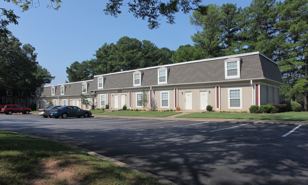 The Hills at Fairington Apartments in Lithonia, GA