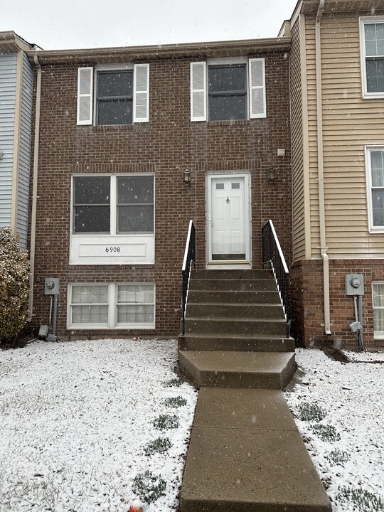 6908 Doublebrand Ct in Frederick, MD - Building Photo