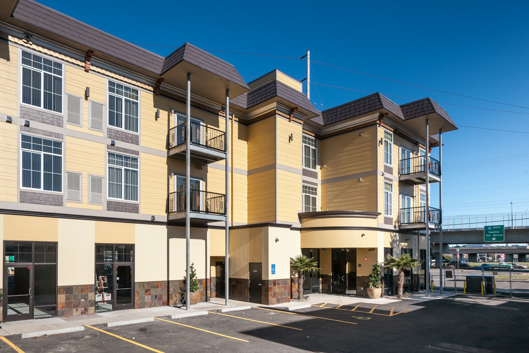 Woodstock Crossing Apartments in Portland, OR - Building Photo