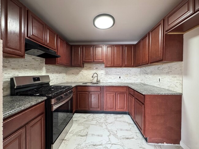 192 Burnett Ave in Maplewood, NJ - Foto de edificio - Building Photo