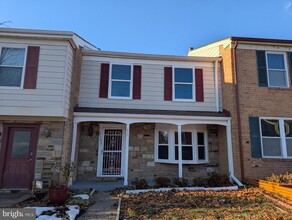 2103 Mager Dr in Herndon, VA - Building Photo - Building Photo