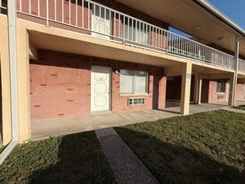 3301 58th Ave S in St. Petersburg, FL - Building Photo