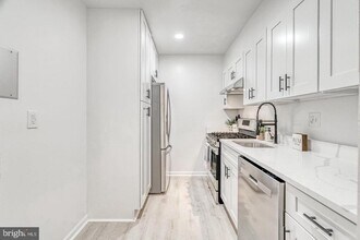 10720 West Dr-Unit -303 in Fairfax, VA - Building Photo - Building Photo