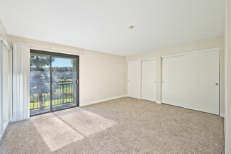 Crown Point in Riverside, CA - Building Photo - Interior Photo