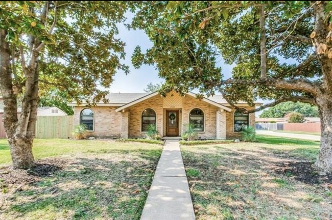 property at 2600 Peppertree Pl