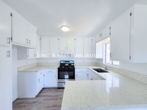 908 Dawson Ave in Long Beach, CA - Building Photo - Building Photo