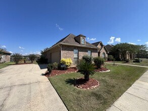 3031 Audubon Ct in Zachary, LA - Foto de edificio - Building Photo