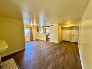 11275 Avenida de los Lobos, Unit B in San Diego, CA - Building Photo - Building Photo