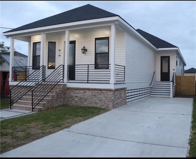 property at 4727 Allen St