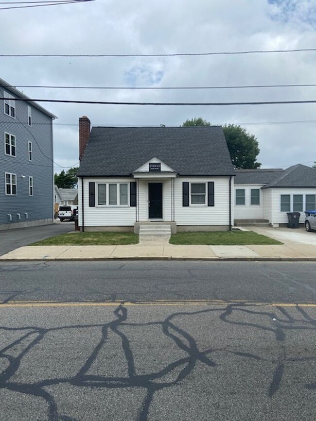 485 Admiral St in Providence, RI - Foto de edificio - Building Photo