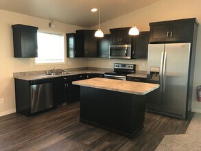 1050 46th Ave S in Moorhead, MN - Building Photo - Building Photo