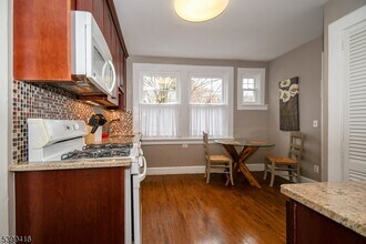 123 Baker St in Maplewood, NJ - Building Photo - Building Photo