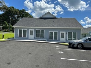 Crockett Fields Senior Apartments (62+) in Manchester, CT - Foto de edificio - Building Photo