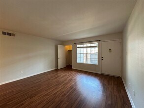 2350 Bering Dr in Houston, TX - Building Photo - Building Photo