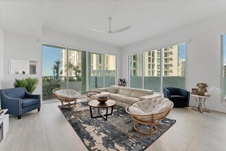 301 Quay Commons, Unit 501 in Sarasota, FL - Building Photo - Building Photo