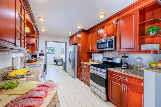 property at 312 N Luna Ct