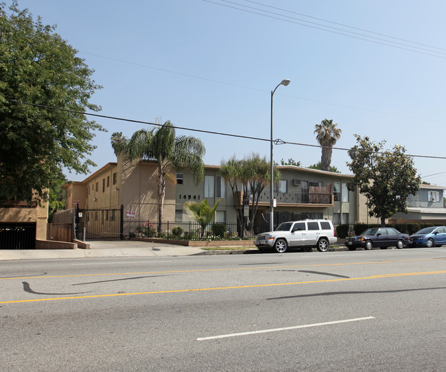 14941 Burbank Blvd in Sherman Oaks, CA - Building Photo - Building Photo