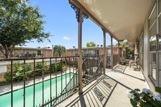 9616 Long Point Rd in Houston, TX - Building Photo - Building Photo