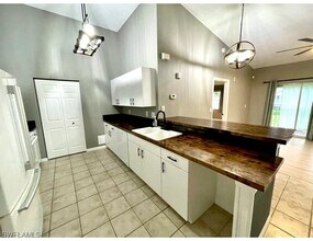 27095 Matheson Ave in Bonita Springs, FL - Building Photo - Building Photo