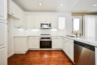 9175 S Cullen Wy in Inglewood, CA - Foto de edificio - Building Photo