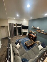 15221 W Magnolia Blvd in Los Angeles, CA - Foto de edificio - Building Photo