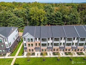 624 Sadie Cir in New Brunswick, NJ - Foto de edificio - Building Photo