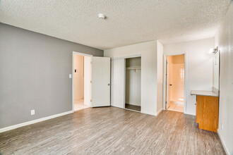 Lotus Gardens Apartments in Garden Grove, CA - Building Photo - Building Photo