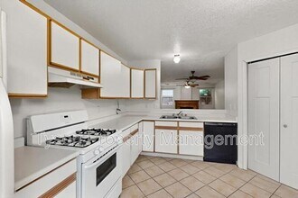 3013 Taos Meadows Dr NE in Rio Rancho, NM - Building Photo - Building Photo
