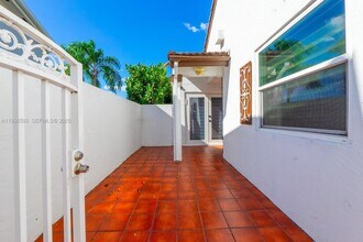 17302 NW 63rd Pl in Hialeah, FL - Building Photo - Building Photo