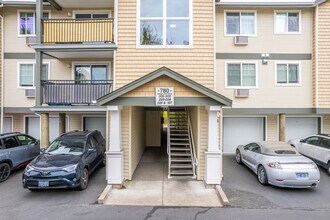 The Crossings in Beaverton, OR - Building Photo - Building Photo