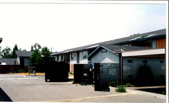 9205 Date St in Fontana, CA - Foto de edificio