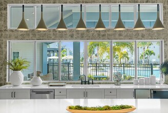 Livano Charlotte Harbor in Port Charlotte, FL - Foto de edificio - Building Photo