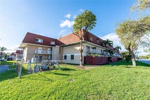 250 NW 107th Ave, Unit 205 in Miami, FL - Building Photo