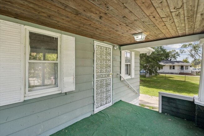 819 Victoria Ave in Flint, MI - Building Photo - Building Photo