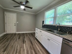 445 Summerland Dr in Spartanburg, SC - Building Photo - Building Photo