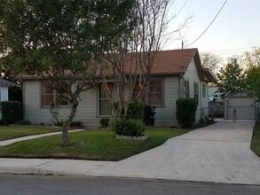 851 Canton in San Antonio, TX - Foto de edificio - Building Photo