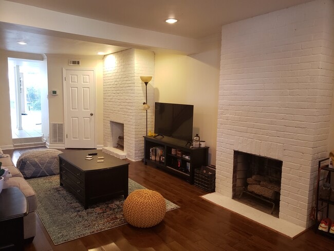 2306 Cambridge St in Baltimore, MD - Building Photo - Building Photo