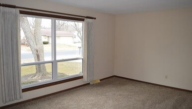 1617 Grafton Rd in Madison, WI - Building Photo - Building Photo