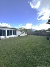590 NE Lima Vias in Jensen Beach, FL - Building Photo - Building Photo
