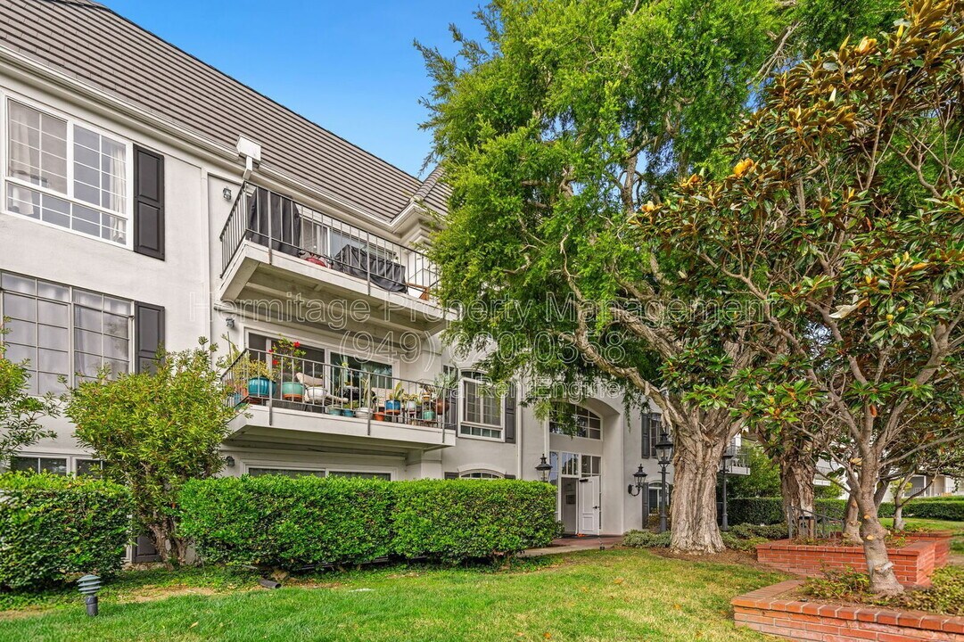 500 Cagney Ln in Newport Beach, CA - Building Photo