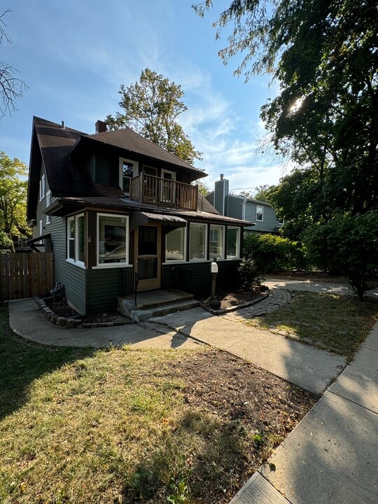 454 Colford Ave in West Chicago, IL - Building Photo
