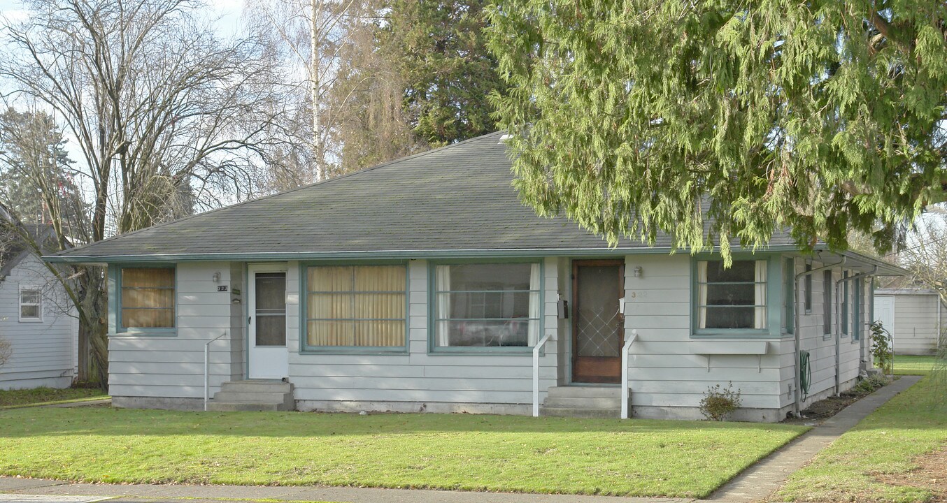 322 4th St SE in Puyallup, WA - Building Photo