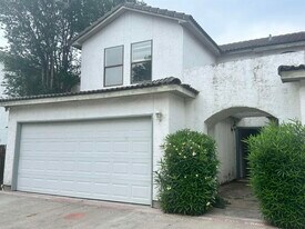 100 W Village Blvd in Laredo, TX - Building Photo