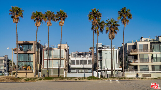 2909 Ocean Front Walk in Los Angeles, CA - Building Photo - Building Photo